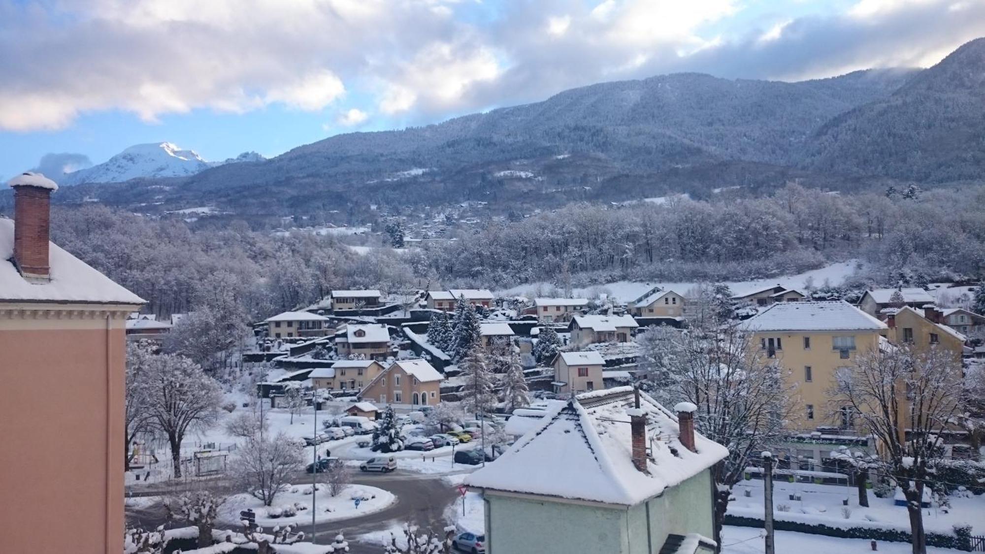 Le T2 Douillet D'Uriage - Residence Le Louvre - Cure Thermale Uriage- Proche Chamrousse - Jusqu'A 3 Personnes - Region Agreable En Toute Saison Vaulnaveys-le-Haut Екстер'єр фото